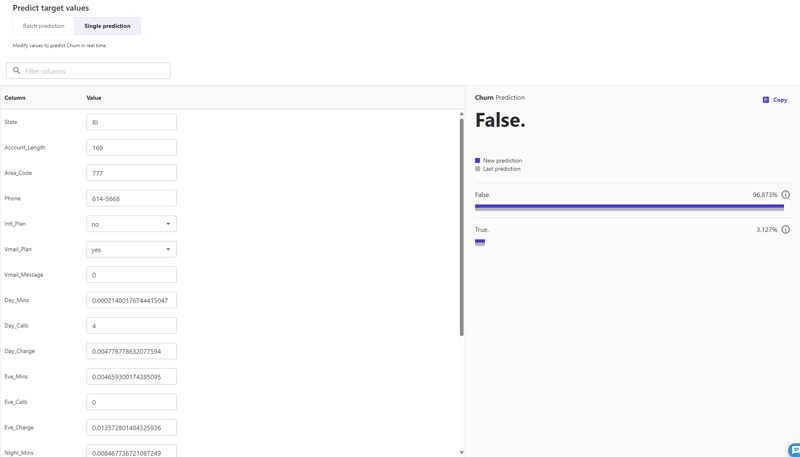 初期画面の結果は「False（解約していない）」の予測となっている