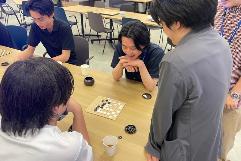 楽しみながら対局する様子