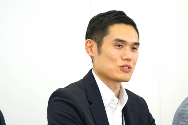 金島 利明氏